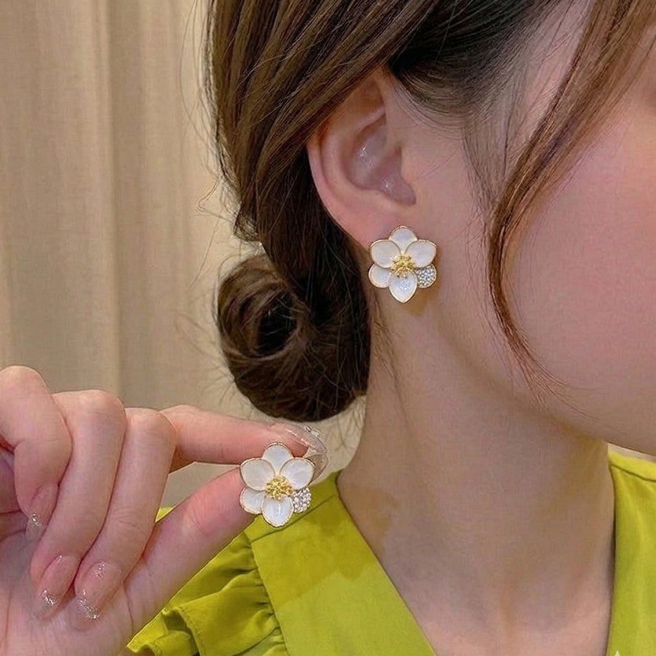 Lumi Gleam Studs