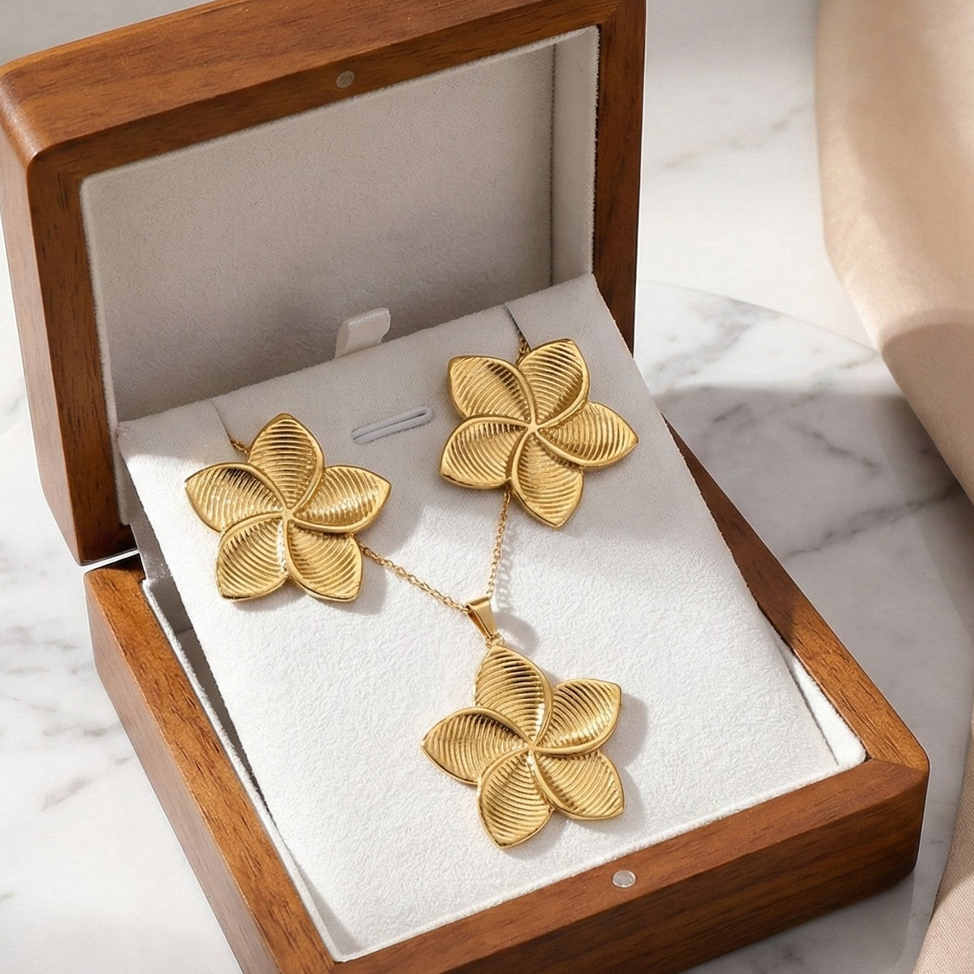 Golden Plumeria Bloom Set