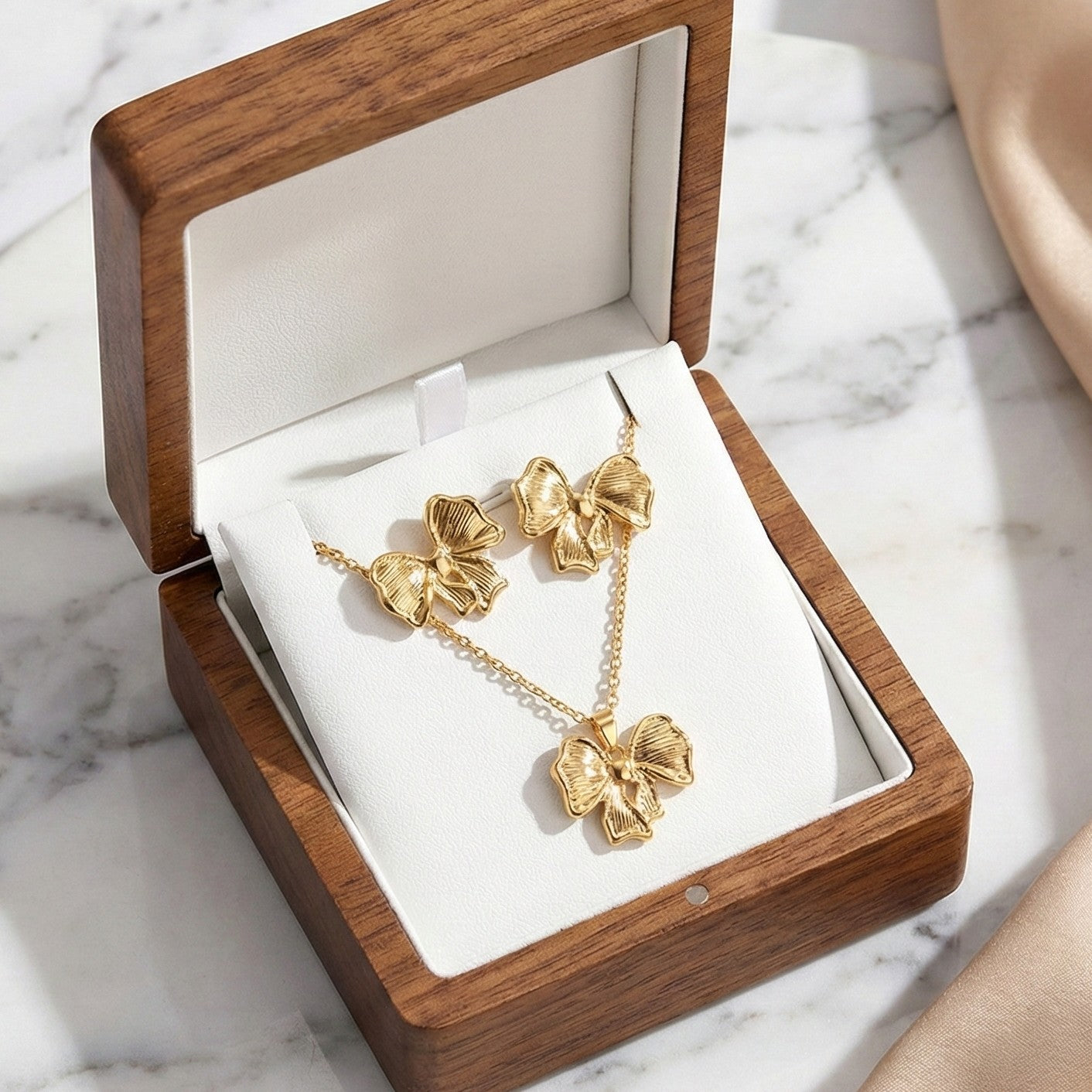 Golden Bow Grace Set