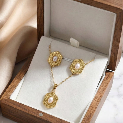 Regal Pearl Medallion Set