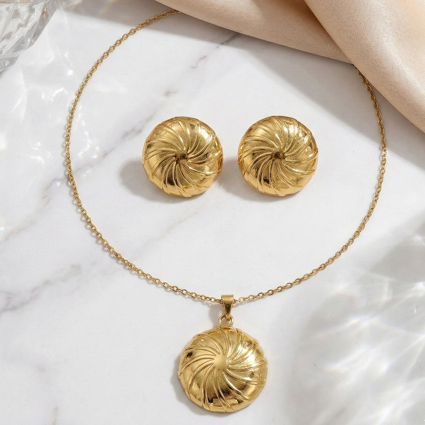 Radiant Swirl Gold Set