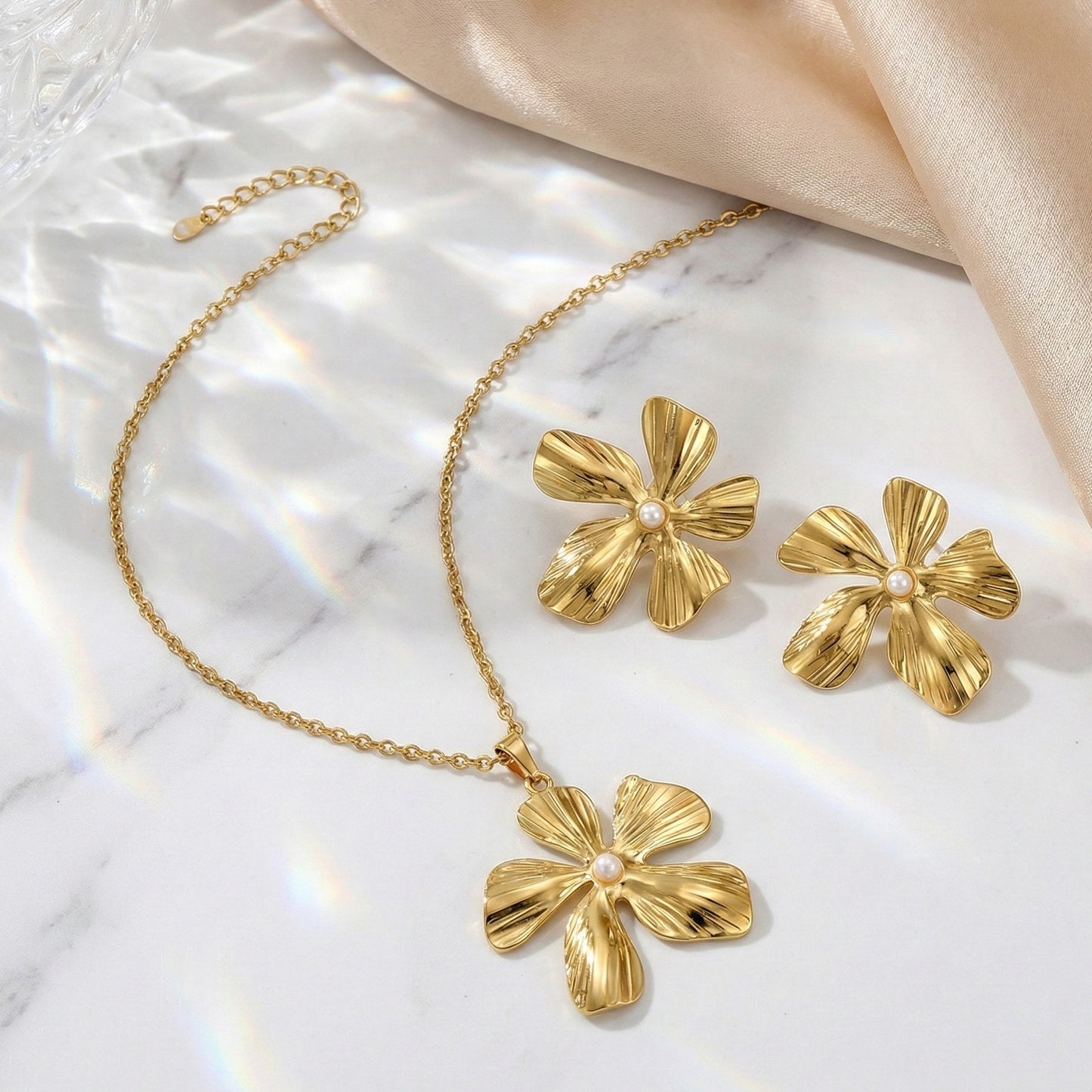 Gilded Petal Pearl Set