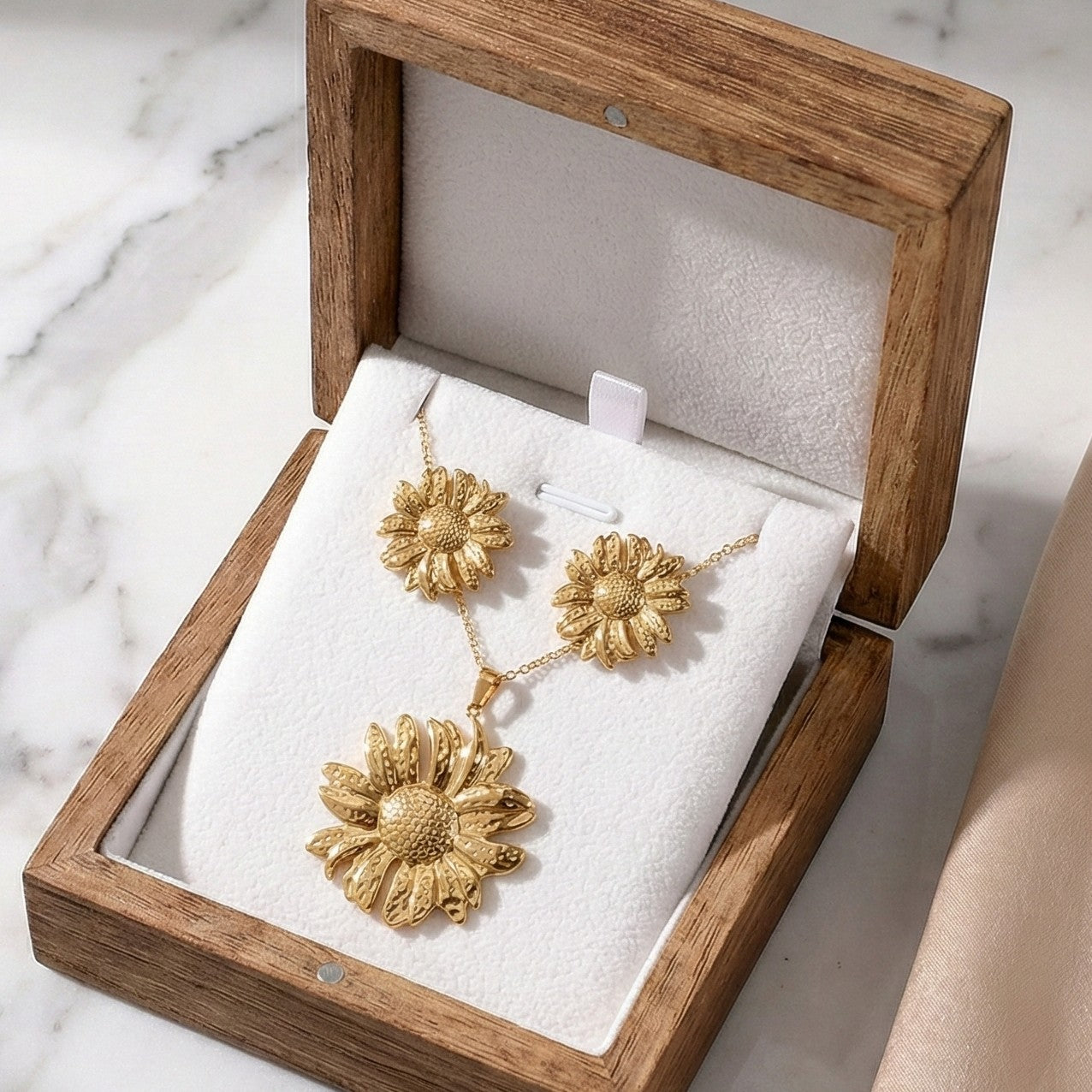 Radiant Petal Gold Set