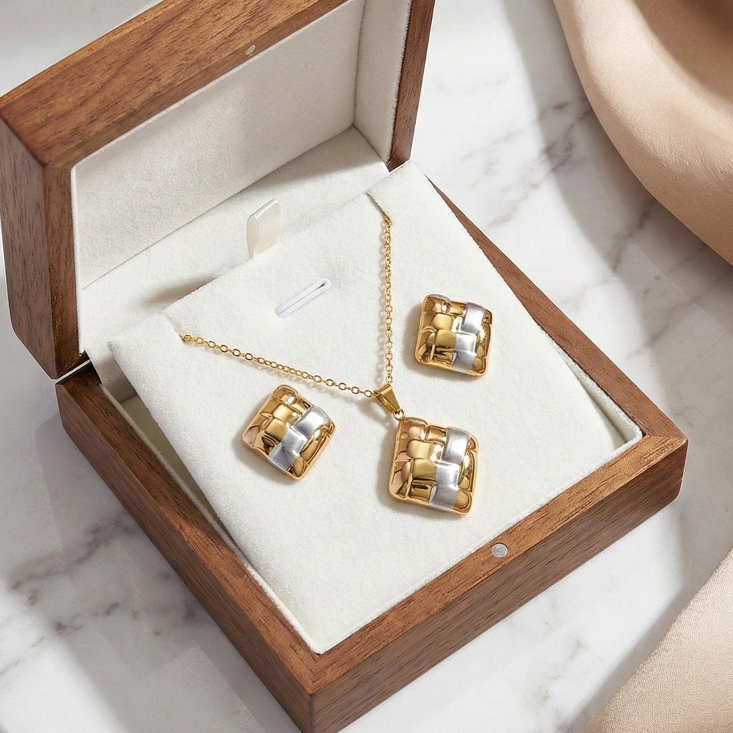 Luxe Horizon Gold Set