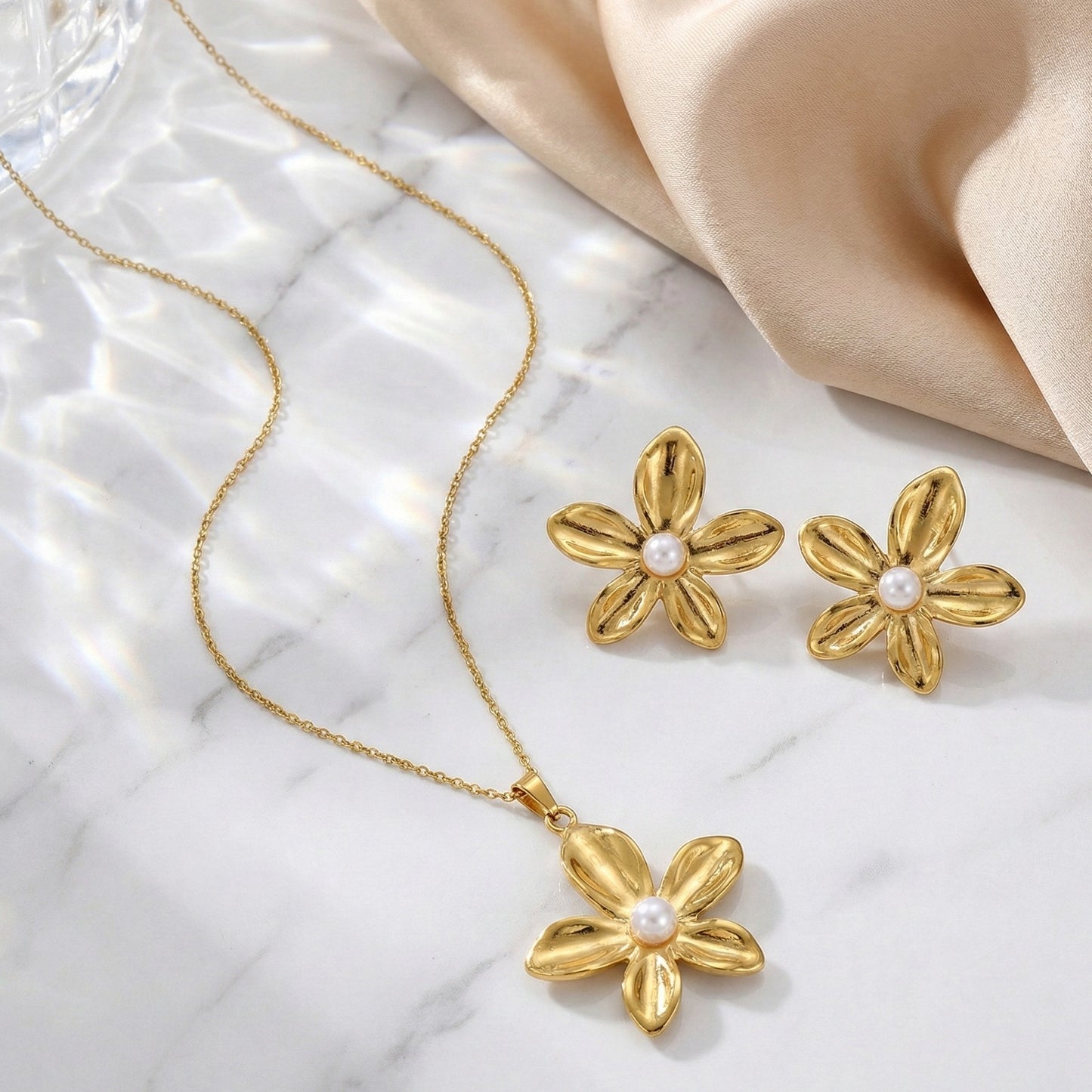 Pearl Daisy Glow Set