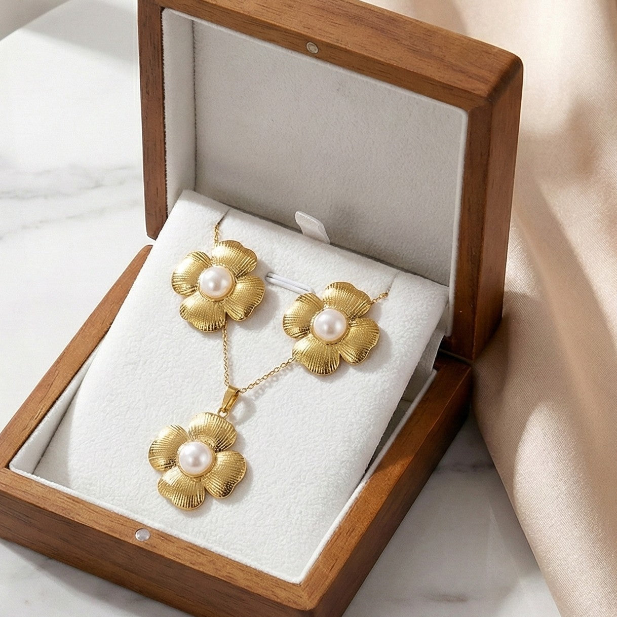 Soft Radiance Gold Set