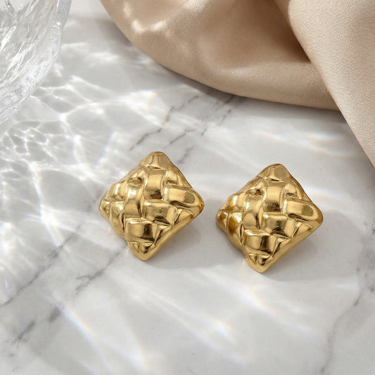 Golden Lattice Studs