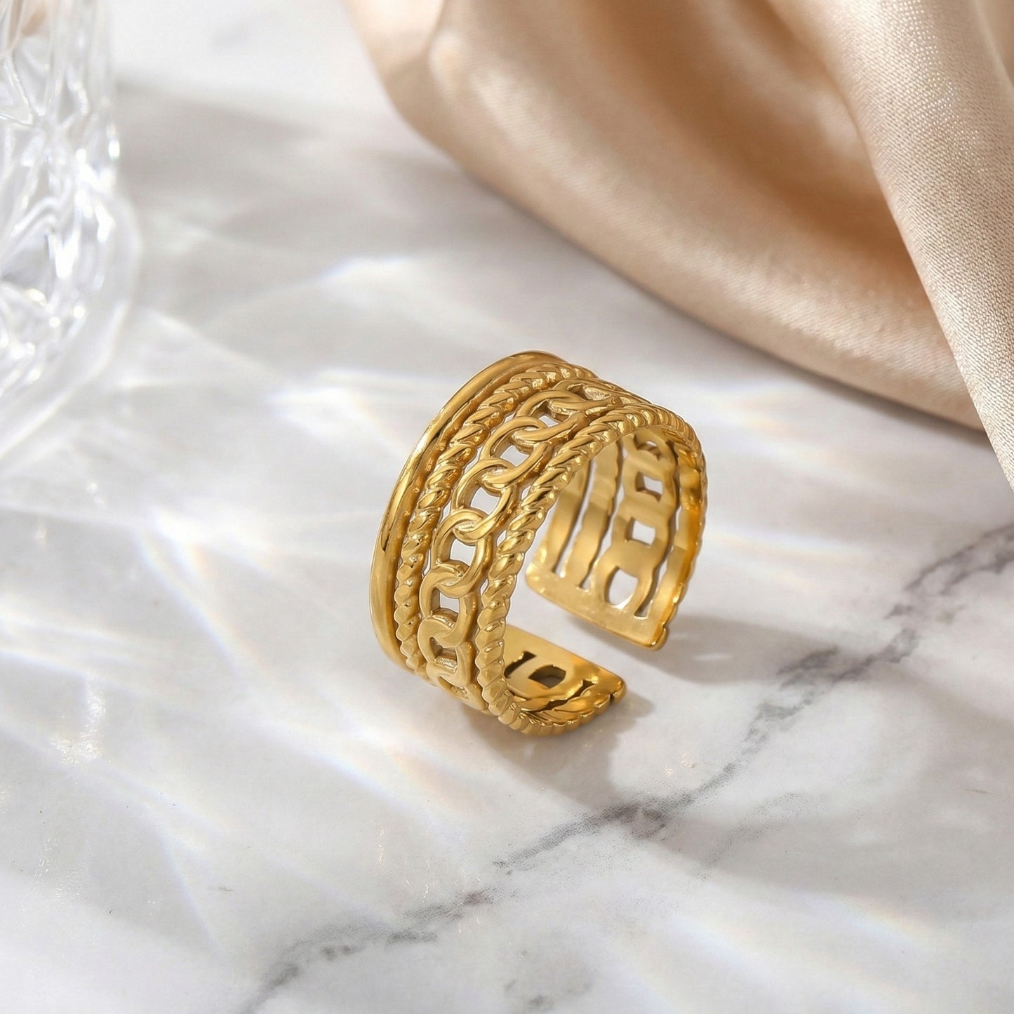 Golden Link Ring
