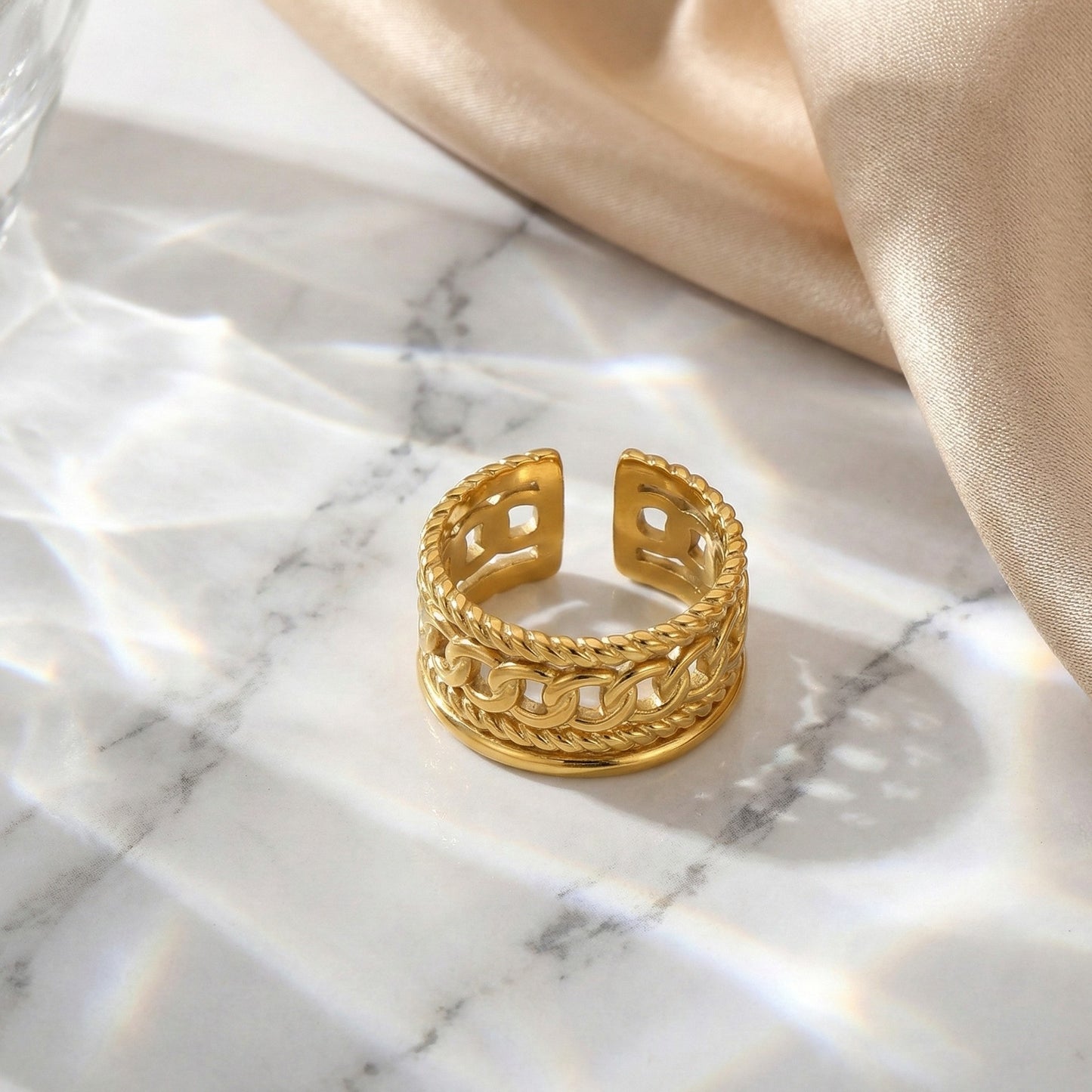 Golden Link Ring