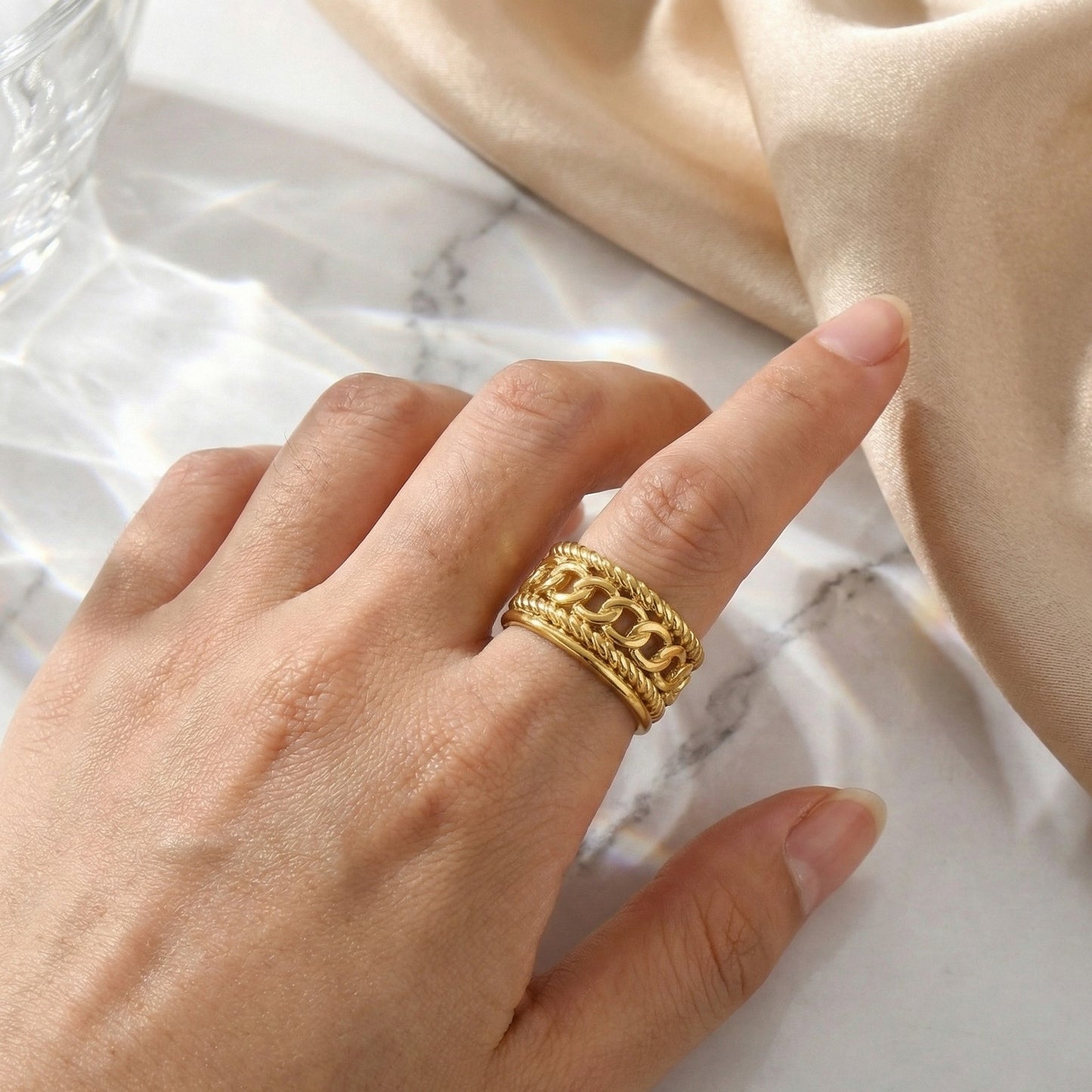 Golden Link Ring