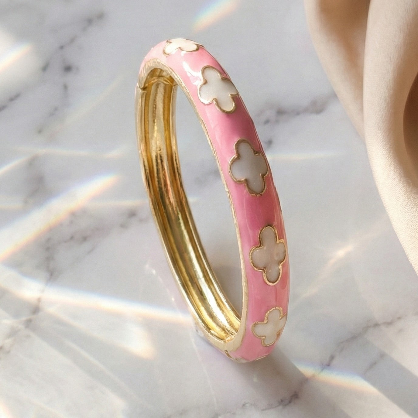 Regal Clover Bangle