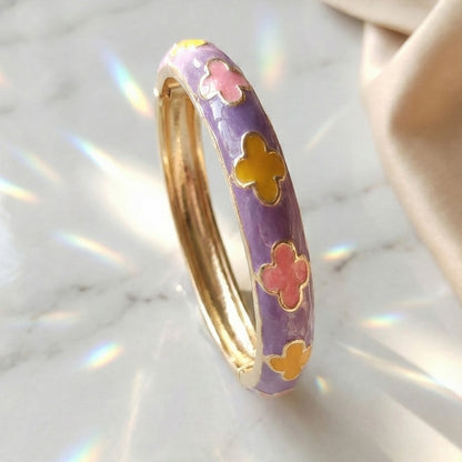 Regal Clover Bangle