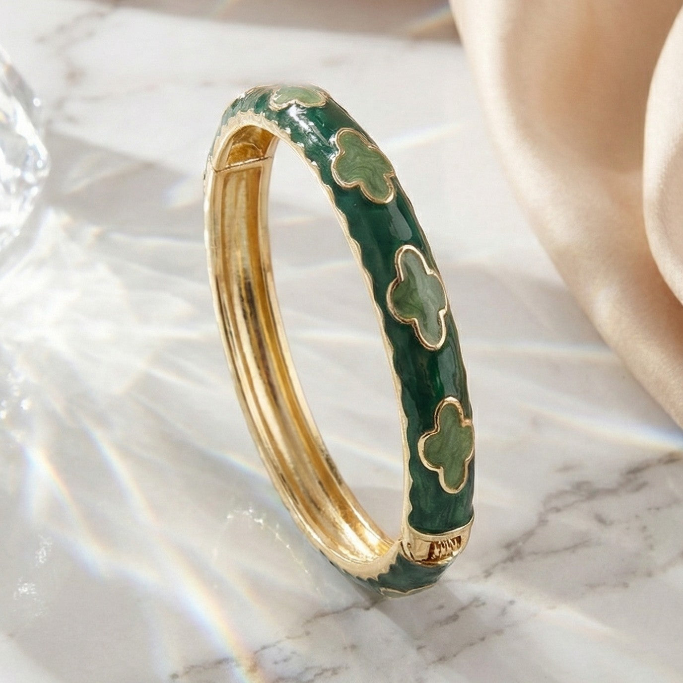 Regal Clover Bangle