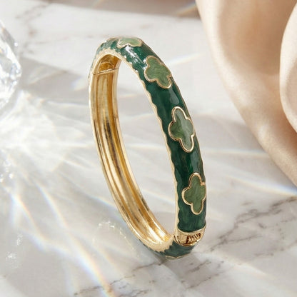 Regal Clover Bangle