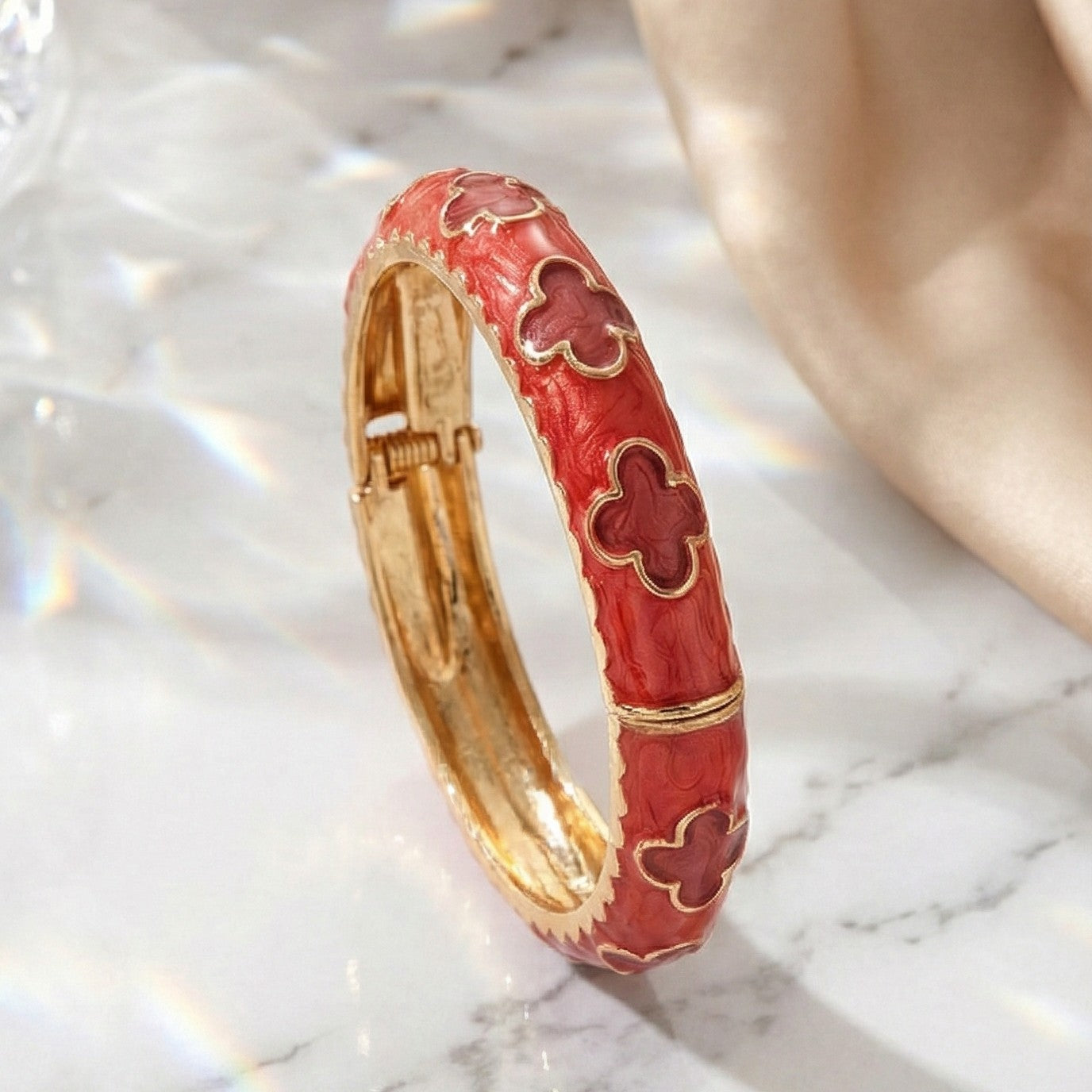 Regal Clover Bangle