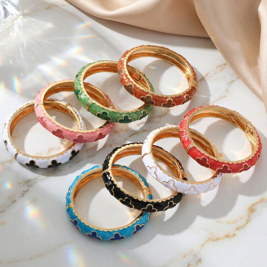 Regal Clover Bangle
