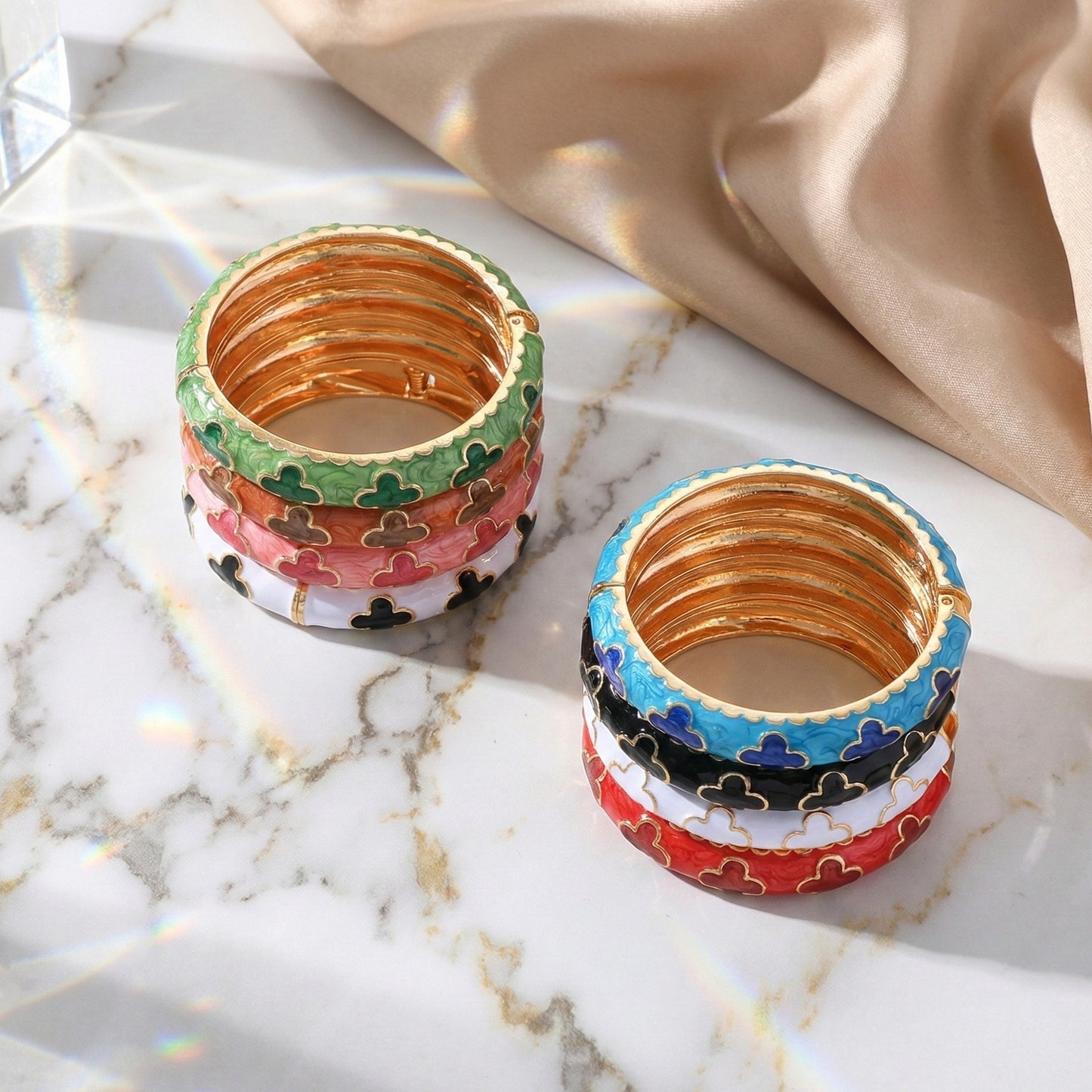 Regal Clover Bangle