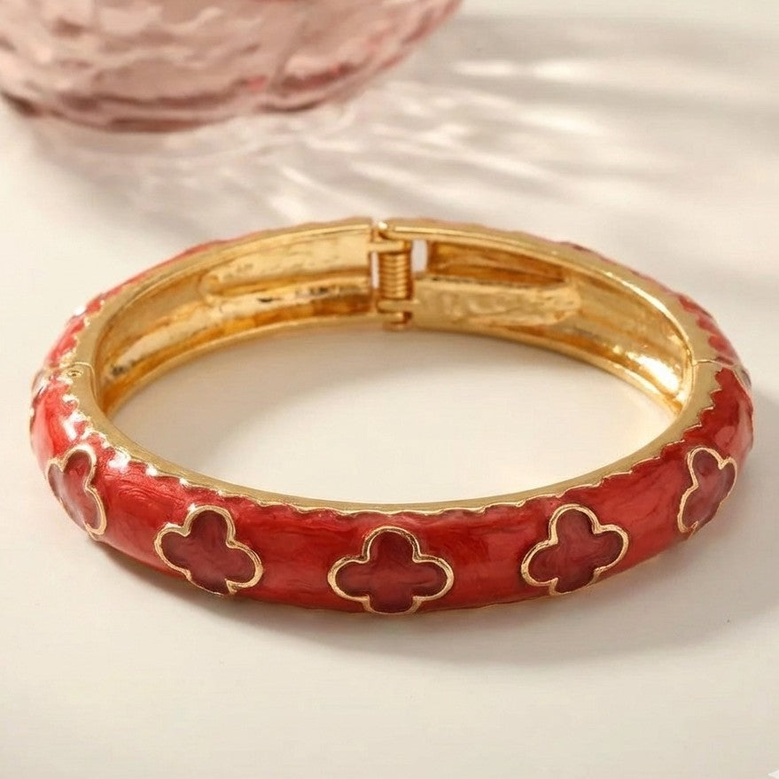 Regal Clover Bangle