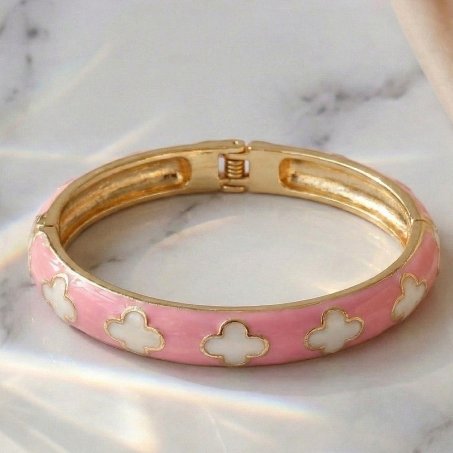 Regal Clover Bangle