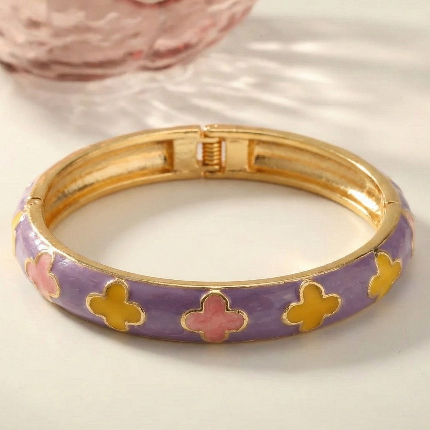 Regal Clover Bangle