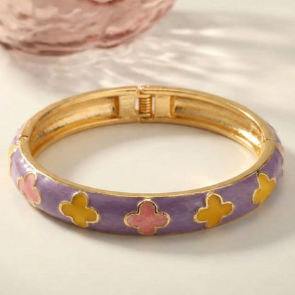 Regal Clover Bangle