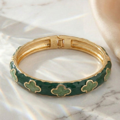 Regal Clover Bangle