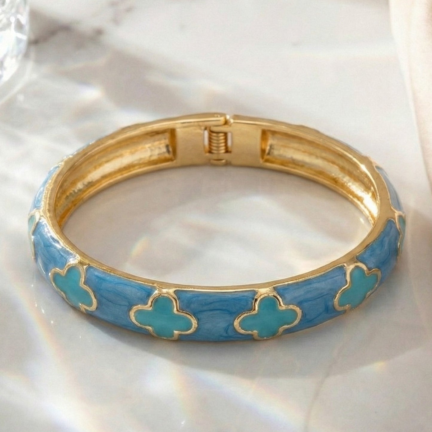 Regal Clover Bangle