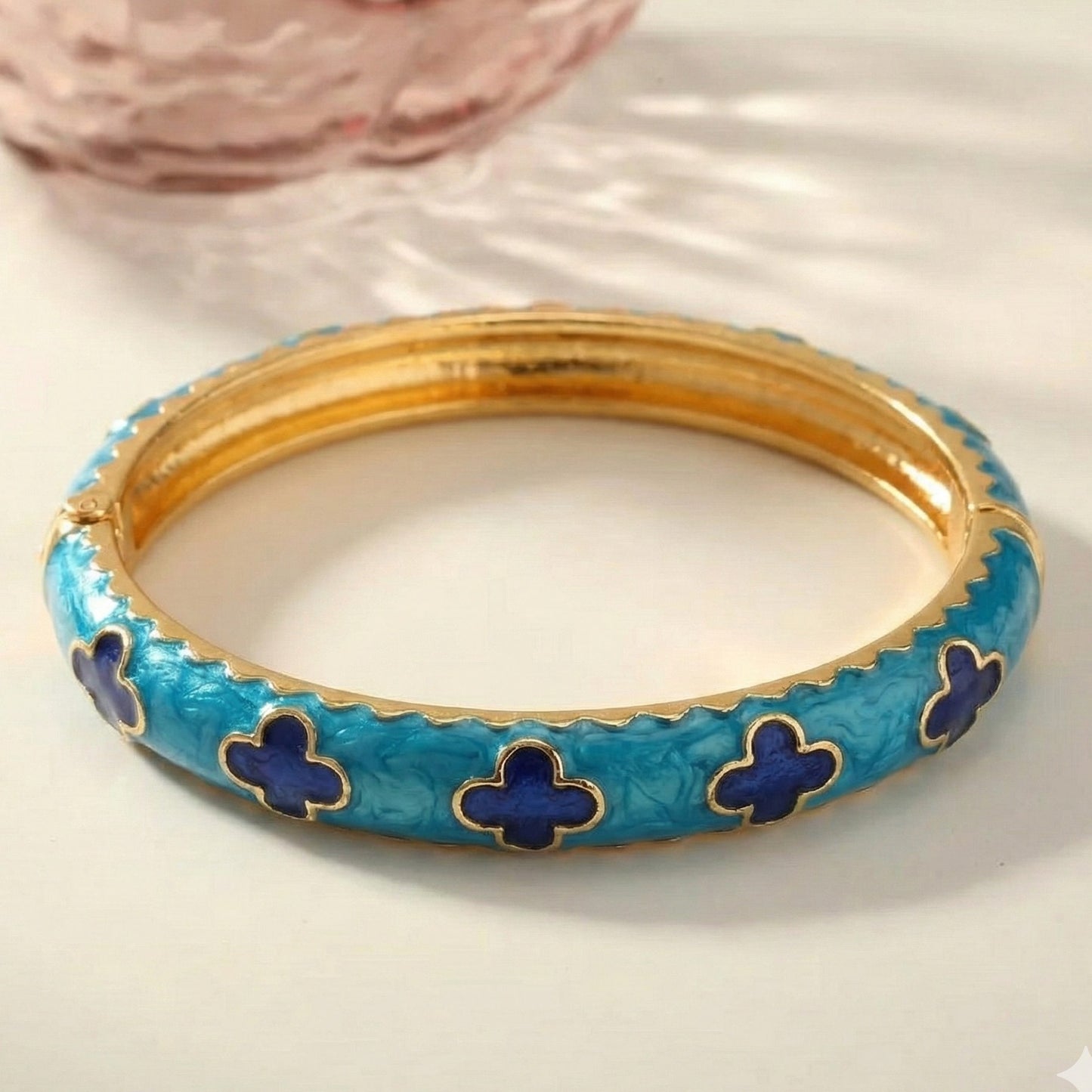 Regal Clover Bangle