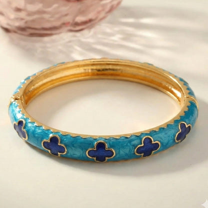 Regal Clover Bangle
