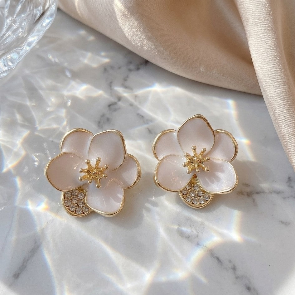 Lumi Gleam Studs