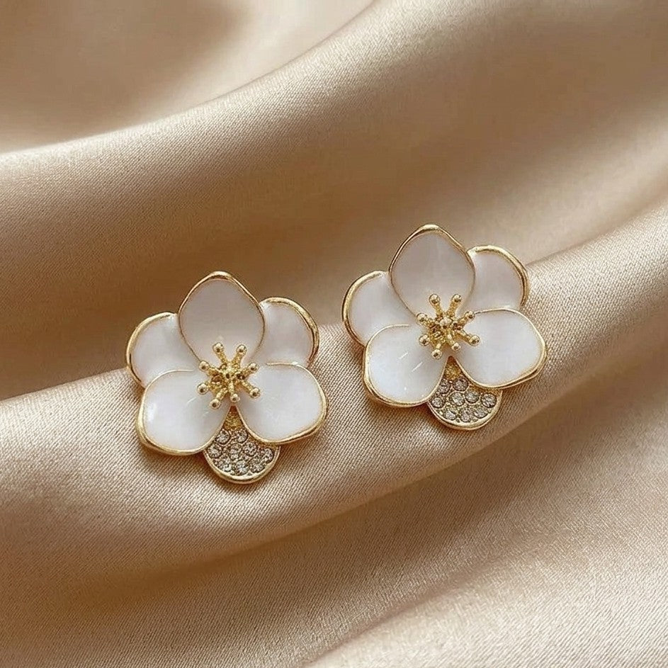 Lumi Gleam Studs